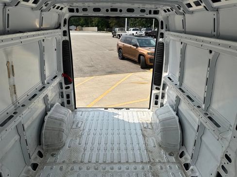 Used 2025 RAM ProMaster 2500 w/ Convenience Group FWD image 19
