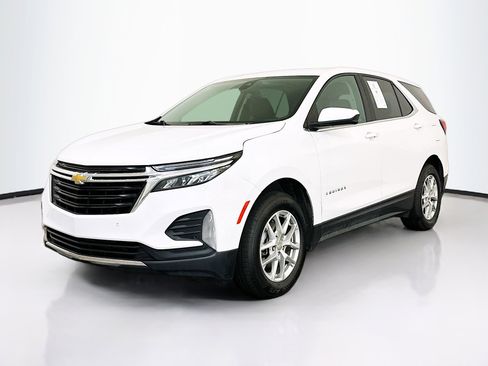 Used 2024 Chevrolet Equinox LT image 3