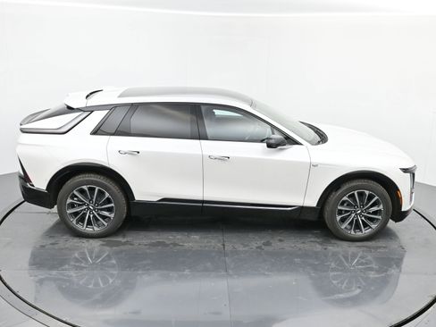 New 2025 Cadillac Lyriq Sport image 28