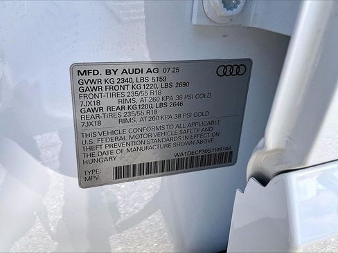 New 2025 Audi Q3 2.0T Premium image 8