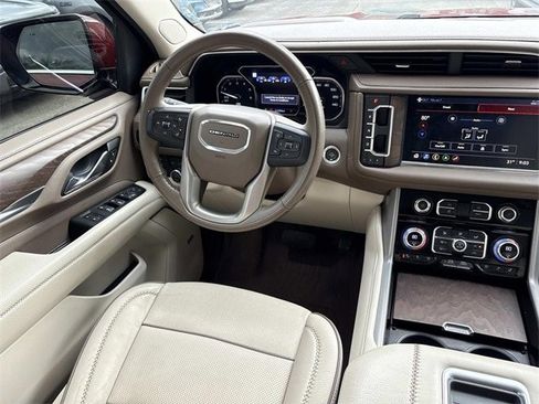 Used 2021 GMC Yukon Denali w/ Denali Premium Package image 14