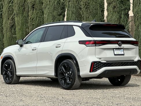 New 2026 Volkswagen Tiguan SE R-Line image 6