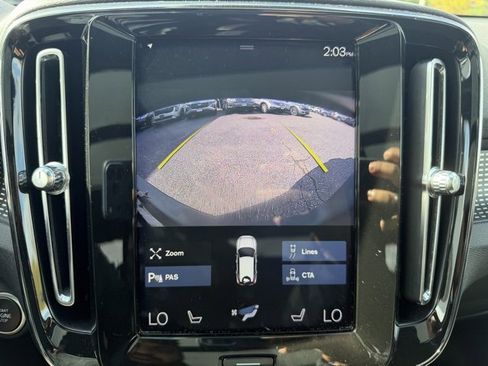 Used 2020 Volvo XC40 T5 R-Design image 4