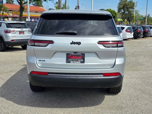 New 2026 Jeep Grand Cherokee L Limited w/ Limited Altitude Package AWD/4WD image 5