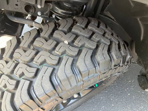Used 2025 Jeep Wrangler Sport AWD/4WD image 30