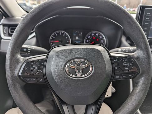 Used 2022 Toyota RAV4 LE AWD/4WD image 23