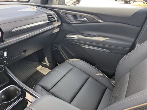 Used 2026 Chevrolet Traverse High Country w/ LPO, Floor Liner Package AWD/4WD image 17
