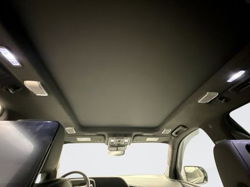 Used 2021 Cadillac Escalade Premium Luxury Platinum image 18