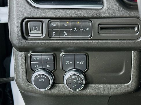 Used 2022 GMC Yukon XL AT4 AWD/4WD image 10