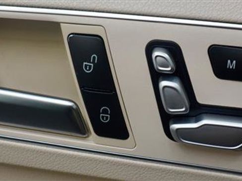 Used 2016 Mercedes-Benz E 350 4MATIC Sedan image 37