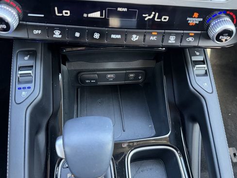 Certified 2024 Kia Telluride EX w/ EX Captain's Chair Package FWD image 25