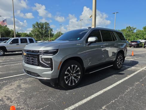 Used 2025 Chevrolet Tahoe High Country AWD/4WD image 7