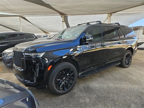 Used 2022 Cadillac Escalade ESV Sport w/ LPO, ONYX Package image 3