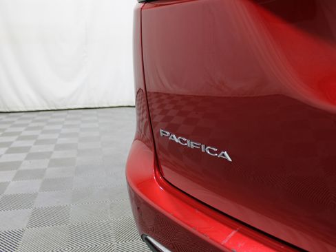 Used 2025 Chrysler Pacifica Select FWD image 28