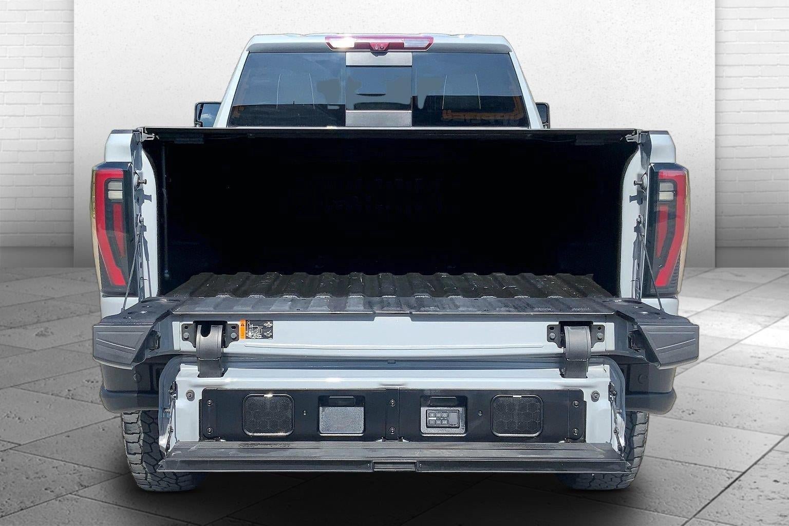 Used 2024 GMC Sierra 2500 AT4X w/ AT4X AEV Edition AWD/4WD image 3