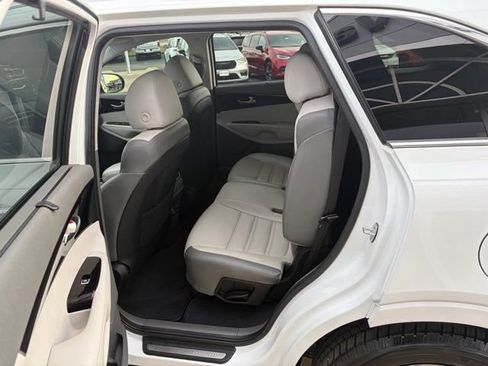 Used 2019 Kia Sorento SX image 23
