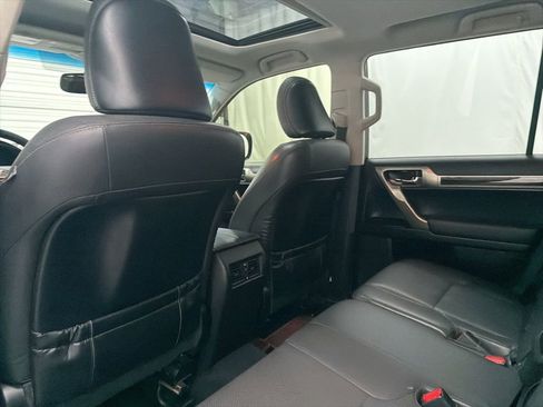 Used 2014 Lexus GX 460 w/ Preferred Accessory Package image 19