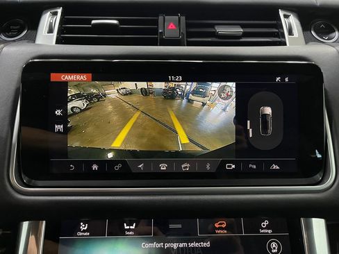 Used 2018 Land Rover Range Rover Sport HSE Dynamic image 11