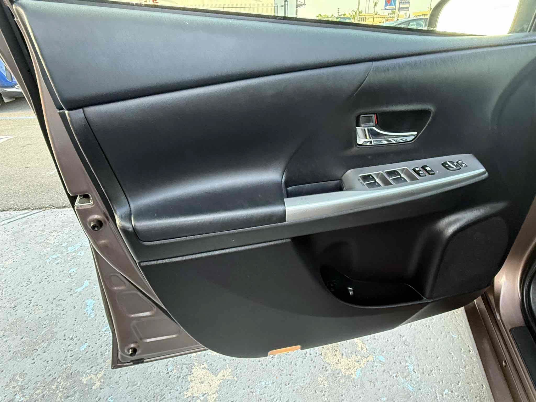 Used 2017 Toyota Prius V Four FWD image 84