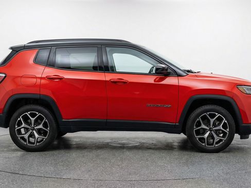 Used 2025 Jeep Compass Limited AWD/4WD image 11