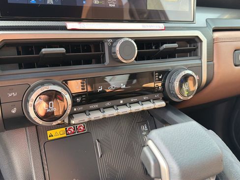 New 2026 Toyota 4Runner Limited AWD/4WD image 26