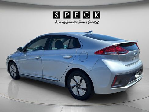 Certified 2022 Hyundai Ioniq SE FWD image 3