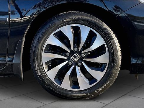 Used 2017 Honda Accord Hybrid Sedan image 11