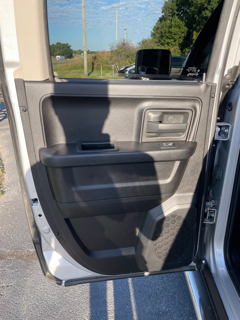 Used 2015 RAM 1500 Express AWD/4WD image 16
