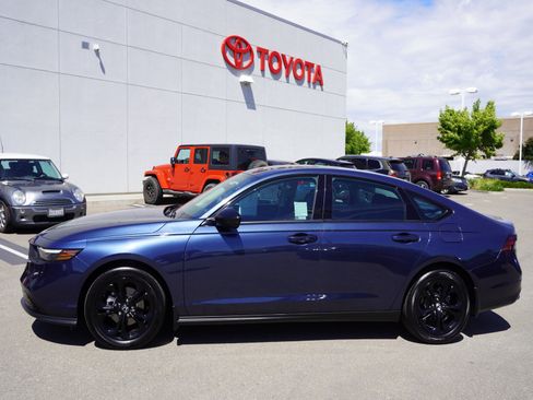 Used 2025 Honda Accord SE image 6
