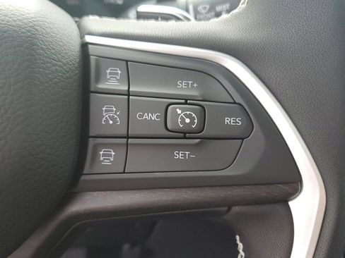 New 2025 Jeep Grand Cherokee Limited image 32