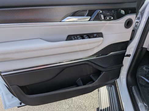 New 2026 Jeep Grand Wagoneer Summit AWD/4WD image 10