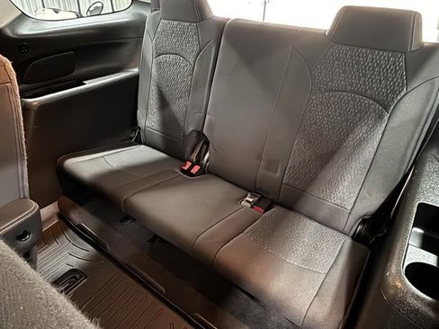 Used 2015 GMC Acadia SLE image 10