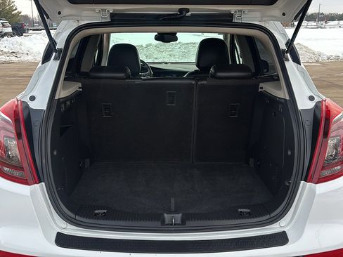 Used 2022 Buick Encore Preferred w/ Safety Package image 27