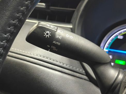 Used 2022 Toyota Venza LE image 42