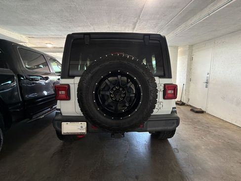 Used 2018 Jeep Wrangler Unlimited Rubicon AWD/4WD image 7