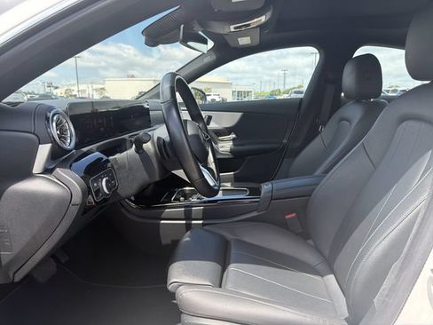 Used 2025 Mercedes-Benz CLA 250 image 9