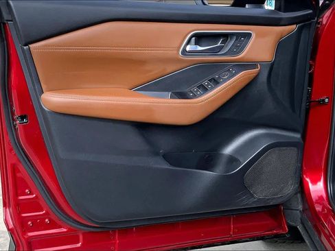 Used 2024 Nissan Rogue Platinum w/ Platinum Premium Package image 21