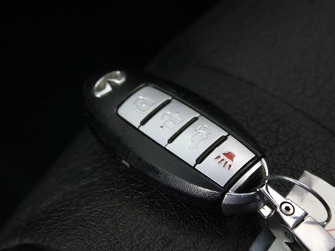 Used 2017 INFINITI QX70 2WD w/ Premium Package image 29