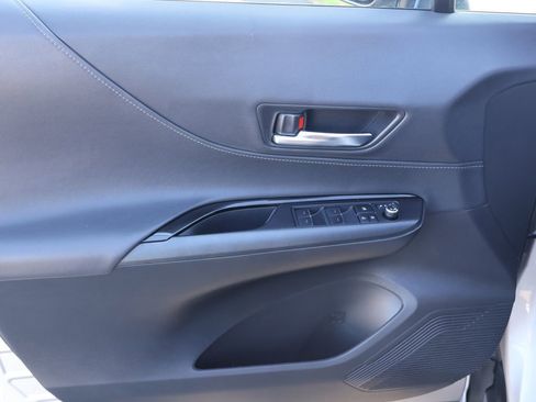 Used 2024 Toyota Venza LE image 19