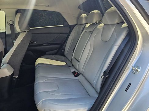 Used 2022 Hyundai Elantra Limited FWD image 12