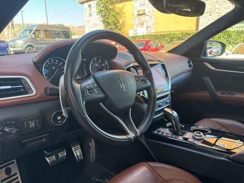 Used 2022 Maserati Ghibli Trofeo image 12