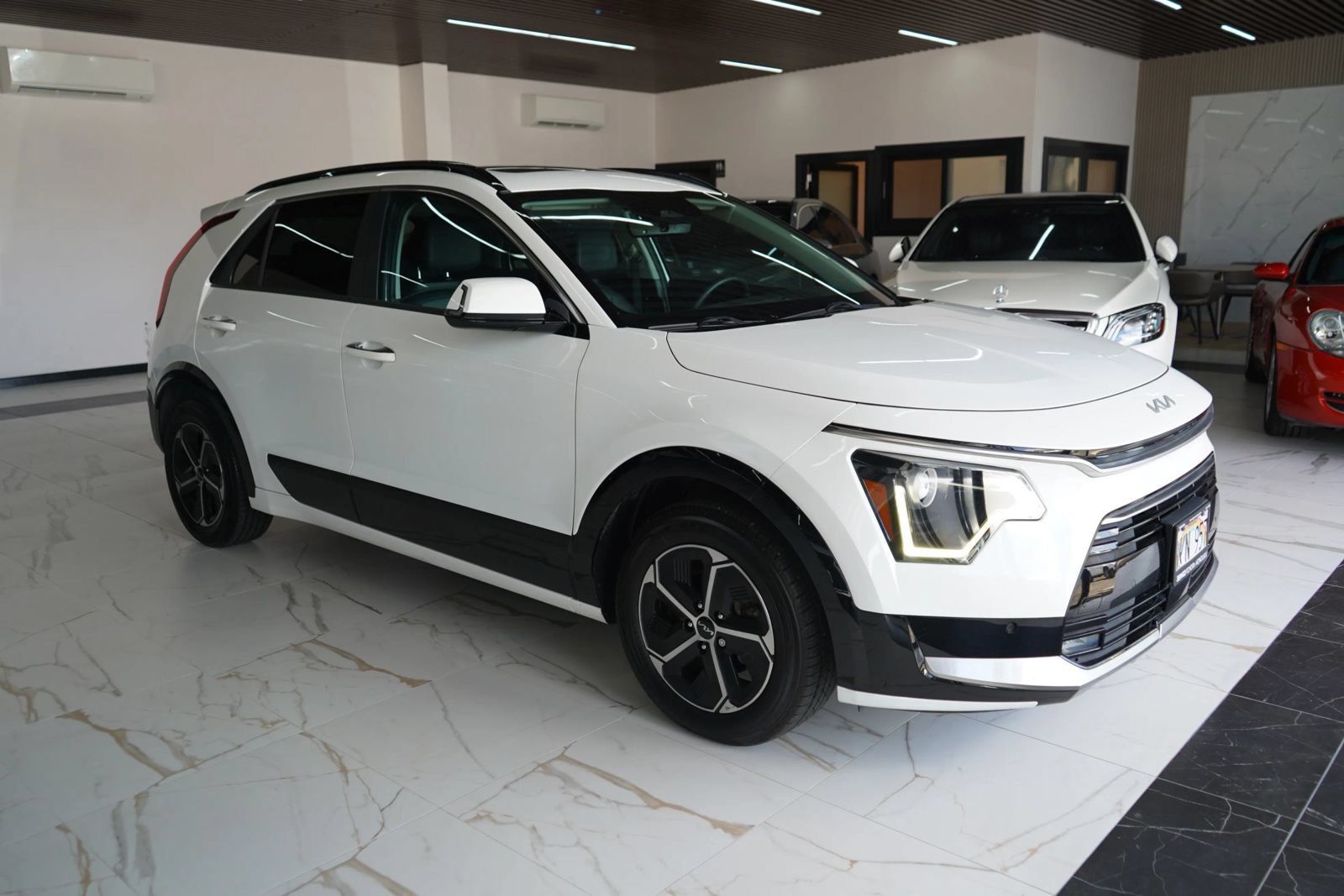 Used 2023 Kia Niro FWD image 3