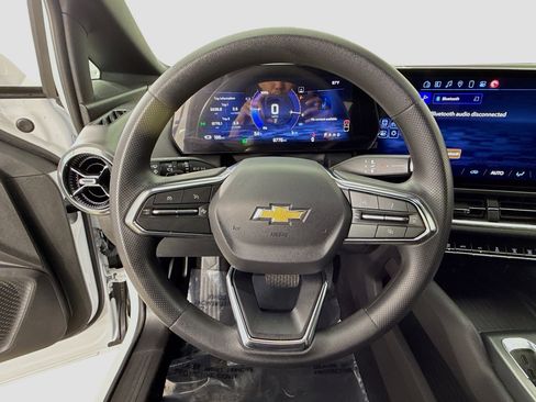 Used 2025 Chevrolet Equinox EV LT image 11