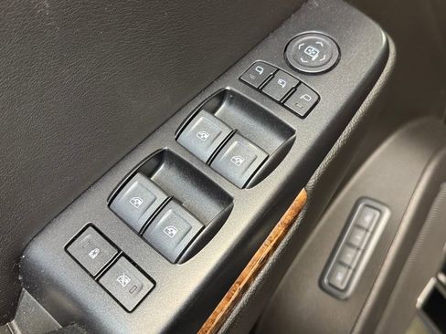 Used 2019 Chevrolet Suburban Premier w/ Premier Plus Edition AWD/4WD image 10