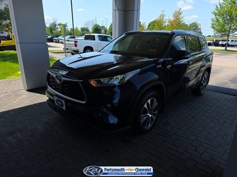 Used 2020 Toyota Highlander XLE AWD/4WD image 1