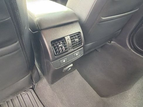 Used 2016 Subaru Outback 3.6R Limited image 17