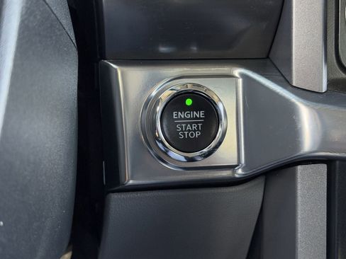 Used 2023 Ford F150 Lariat w/ Trailer Tow Package image 19