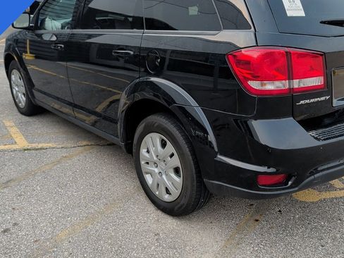 Used 2019 Dodge Journey SE w/ Connectivity Group FWD image 7
