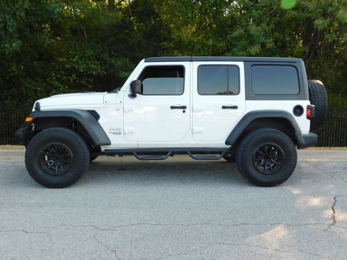 Used 2018 Jeep Wrangler Unlimited Sport S AWD/4WD image 2