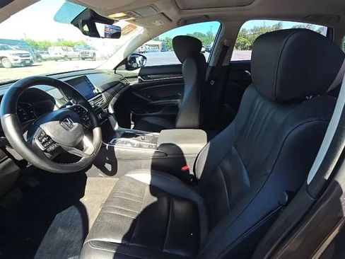 Used 2019 Honda Accord Touring image 5